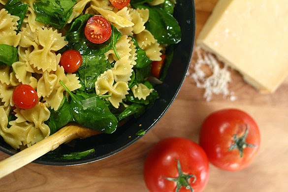 World Vegetarian Day- Garlic Pasta with Spinach and Tomatoes